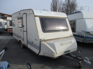 Adria_lak�kocsi_k�ls�