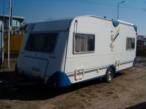 Knaus Blue Line_lak�kocsi_k�ls�